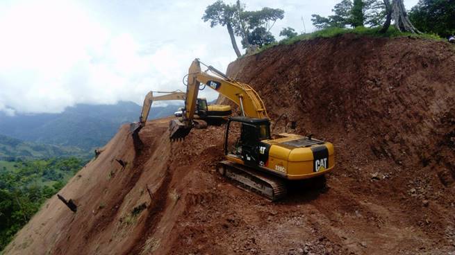 Continúa Gobierno de Oaxaca trabajos en carretera de la Región de la Cuenca