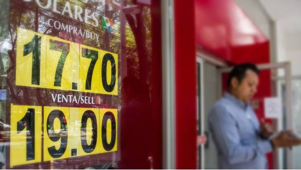 Crisis en Turquía arrastra al peso; dólar sube a 18.95 pesos