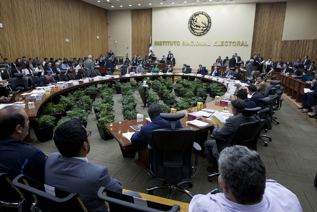 Detectan en el INE cúmulo de excesos en su presupuesto