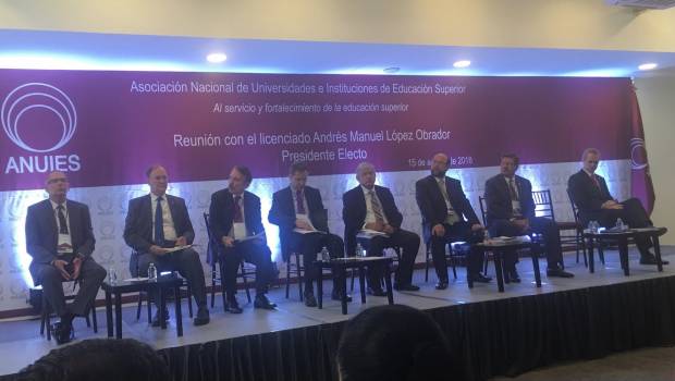 Dialogan López Obrador y rectores sobre cobertura universitaria