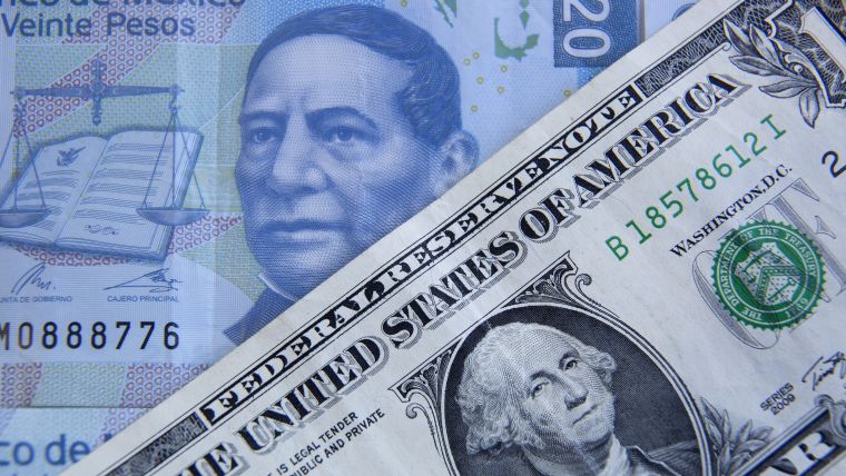 Dólar sube a 19.40 pesos en bancos por crisis en Turquía