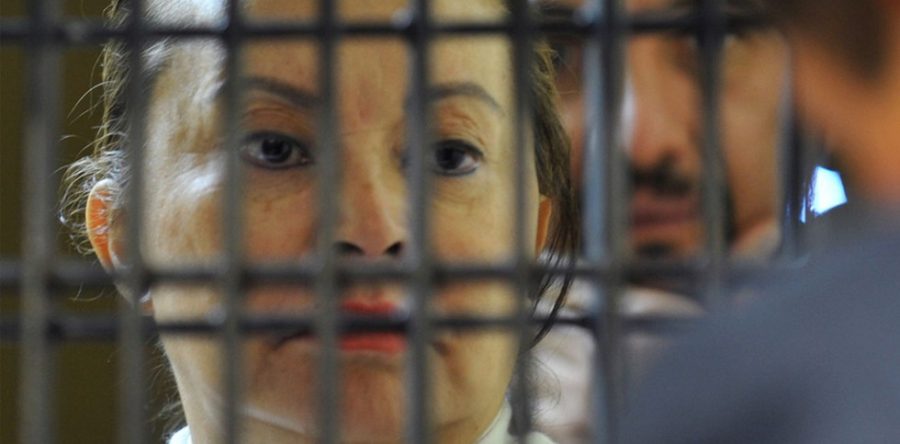 Elba Esther Gordillo promueve amparo contra detención