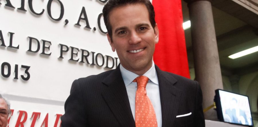 Elba Esther demandará a Carlos Loret de Mola por daño moral