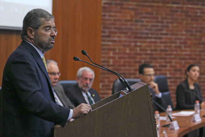 En conferencia sobre el 68, exhuelguistas del 99 acusan de represor a Juan Ramón De la Fuente