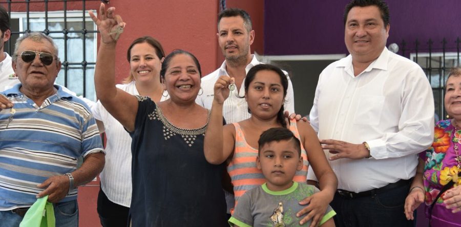 Entregan AMH, Fuerza México y Fundación Construye viviendas en Unión Hidalgo