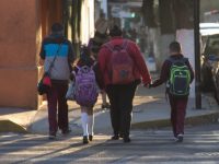 Estos son los daños que causa a niños el exceso de peso en las mochilas