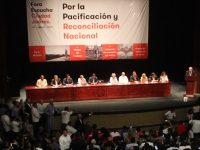 Gobernador de Chihuahua presumió caso resuelto de feminicidio; mamá de víctima lo desmintió