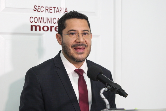 Hace oficial Batres interés en presidir el Senado