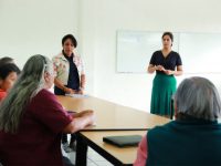 Capacita ICAPET a locatarios del mercado de Ixtlán