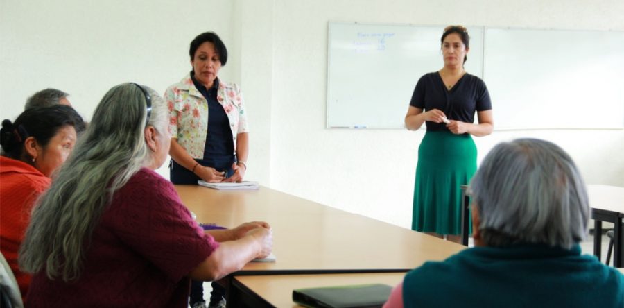 Capacita ICAPET a locatarios del mercado de Ixtlán