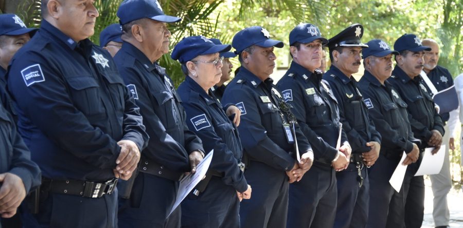 Reconoce Hernández Fraguas a policías con casi tres décadas de servicio