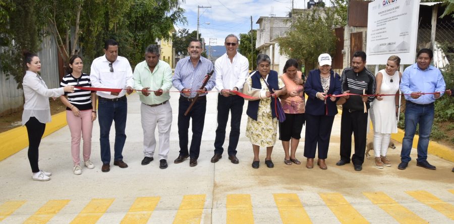 Reciben vecinos de Pueblo Nuevo obras de impacto social