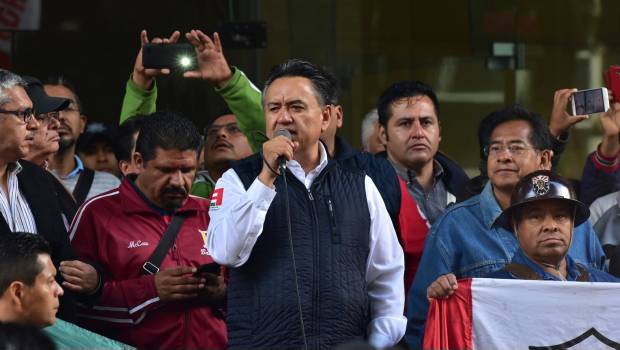 Martín Esparza celebra designación de Bartlett como director de CFE