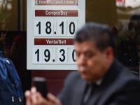 Peso cae; mercado espera noticias sobre el TLCAN