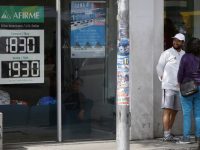 Peso reporta pérdida por tensiones comerciales