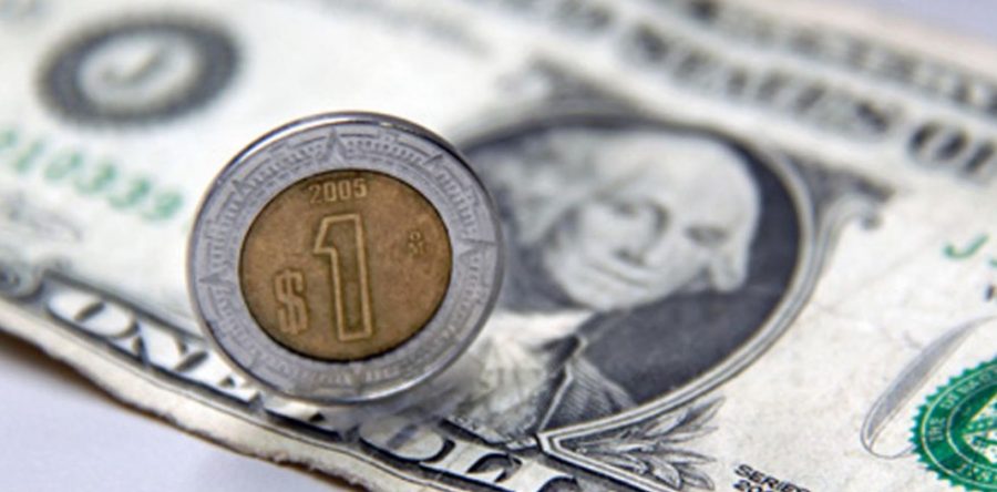 Peso vuelve a bajar pese a acuerdo por TLC
