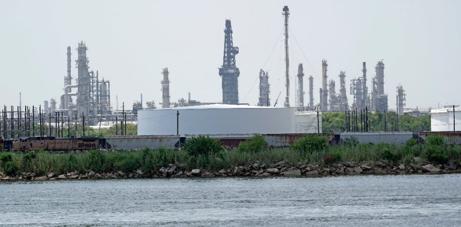 Petróleo sube tras la merma en stocks de EU