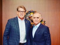 Rick Perry aplaude plan de AMLO de frenar importaciones masivas de gasolina y diésel