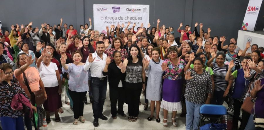 SMO entrega créditos a la palabra de mujer