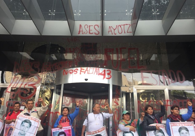 Sedena debe aceptar ser investigada por caso Ayotzinapa: padres