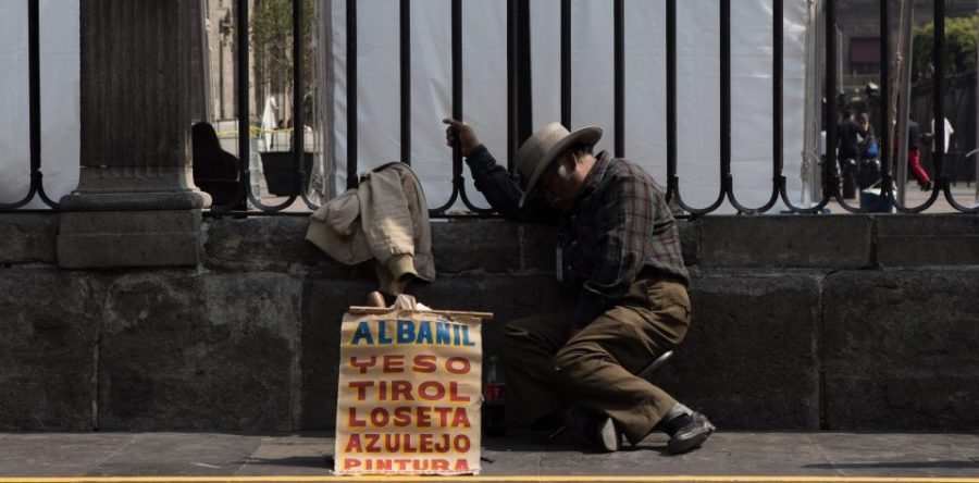 Si AMLO no combate informalidad, para 2050 México tendrá una población adulta en pobreza