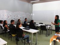Informan a jóvenes sobre cómo desarrollar una empresa