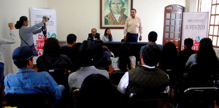 Ofrecen a jóvenes taller de oratoria