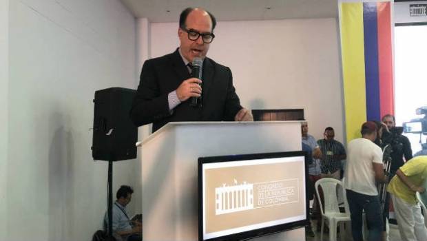 Tribunal de Venezuela ordena detención de Julio Borges por atentado contra Maduro