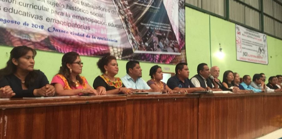 Presentan maestros calendario alterno y piden a AMLO tomar en cuenta PTEO