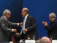 Slim es un ejemplo para todos, dice AMLO en reunión con ingenieros