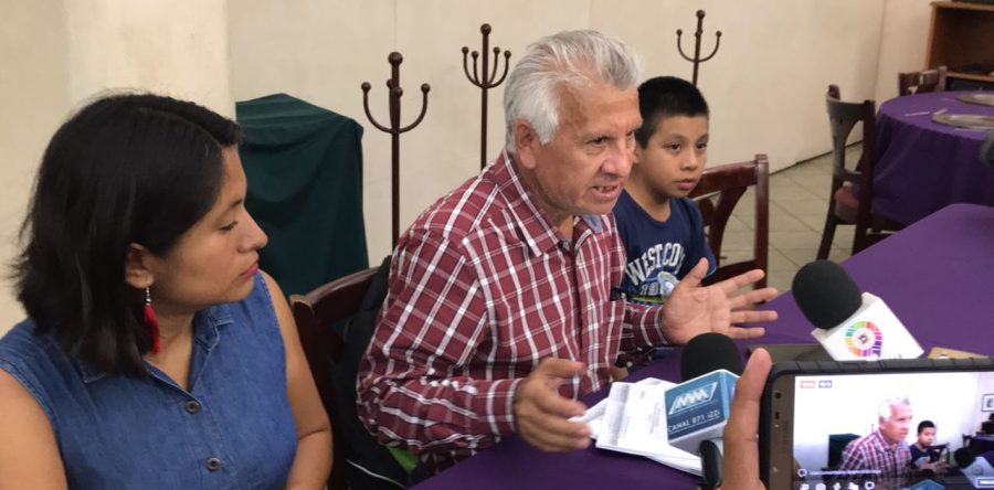 Denuncian a director de una escuela en la Capital