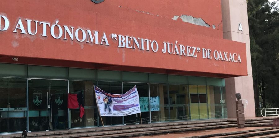 Organizaciones juveniles con protesta piden más espacios en la UABJO