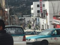 Taxistas en Tlaxiaco protestan en contra de los mototaxis