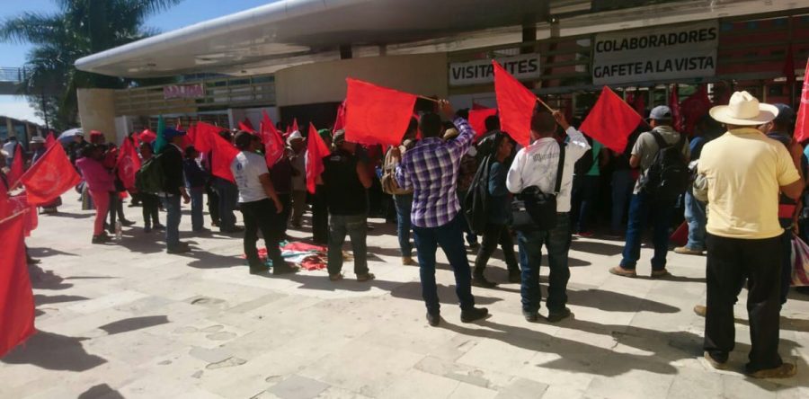 Antorcha Campesina protesta en Ciudad Administrativa