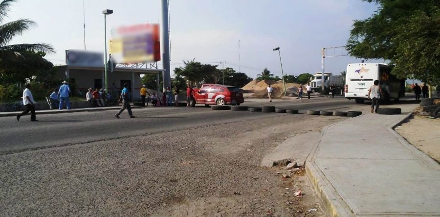 Central Campesina Cardenista con bloqueo en el Istmo piden Hornos para Totopos