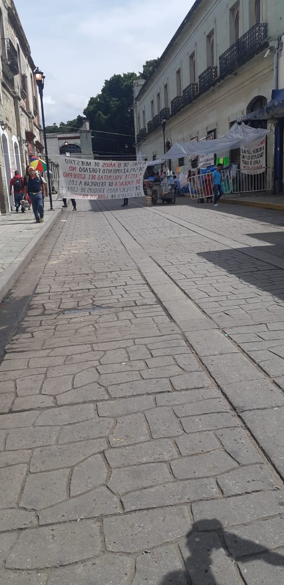 Triquis continúan con sus protestas; a casi un mes las autoridades los siguen ignorado