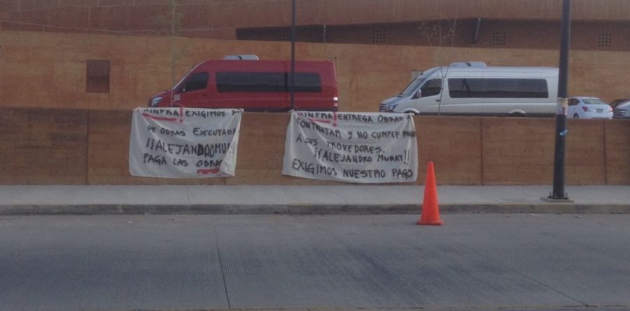 Exigen trabajadores sus pagos tras haber laborado en el CCCO