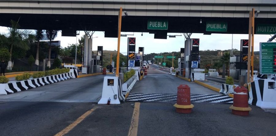 Frustran uniformados toma de caseta por parte de normalistas