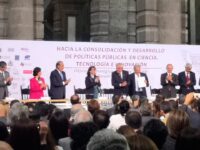 Motorola tiende sus redes para ser el brazo tecnológico de AMLO