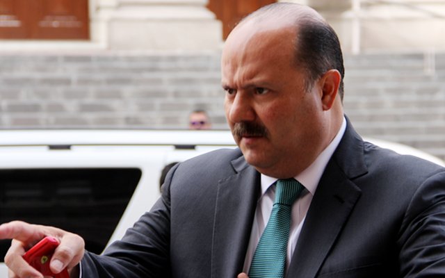 Mujer intenta robar casa asegurada del exgobernador César Duarte