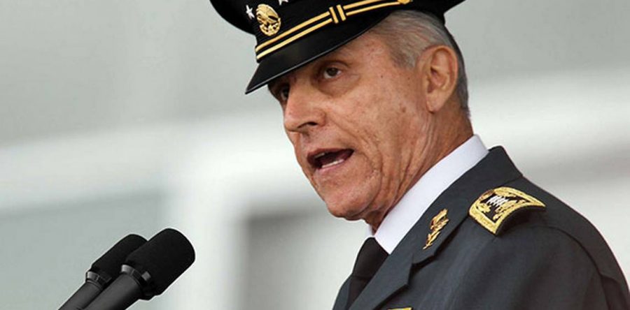 Se reúne López Obrador con Cienfuegos, hablan sobre próximo titular de Sedena