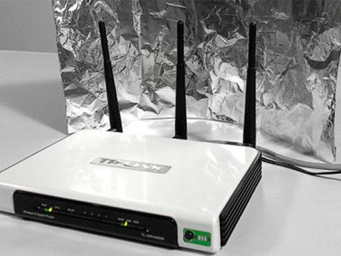 ¿Es buena idea usar papel aluminio para mejorar tu señal de Wifi?