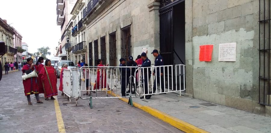 Vuelven triquis al “ataque”, reinician protestas
