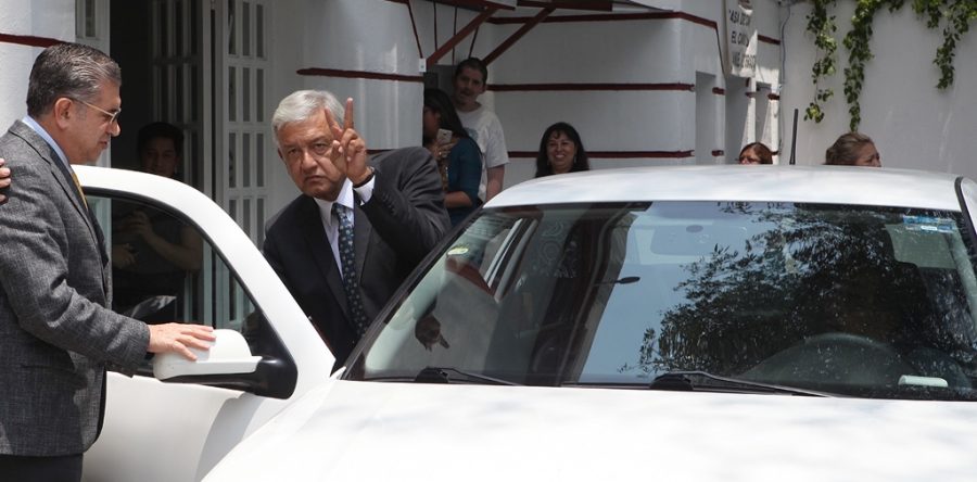 “No voy a caer en provocaciones, amor y paz”: AMLO tras encuentro con Meade