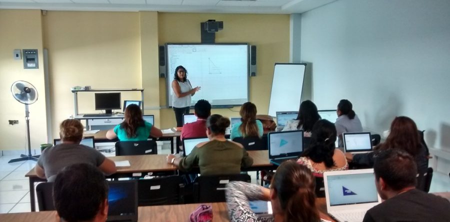Capacita IEEPO a docentes y estudiantes en uso de nuevas tecnologías