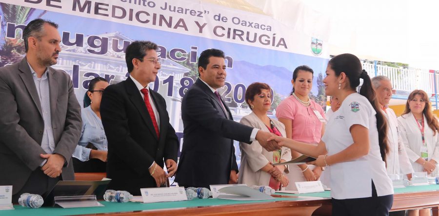 Actualización y formación humanista, prueba de vida en FMC-UABJO: Rector