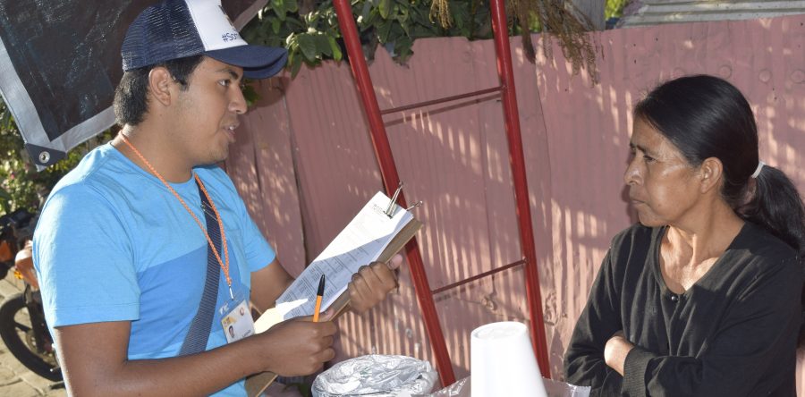 Vecinos de CDOAX reciben a estudiantes UABJO en ‘Diálogos por la educación’