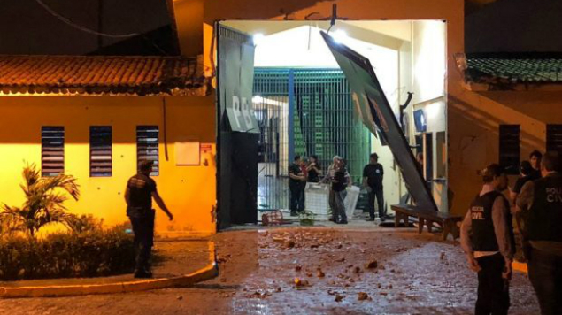 Huyen más de 100 presos de cárcel de máxima seguridad en Brasil