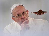 Un cardenal califica al papa Francisco de “maquiavélico astuto de sangre fría” y “mentiroso”