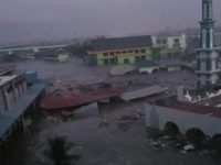 Al menos 385 muertos y 540 heridos por los seísmos y el tsunami en Indonesia